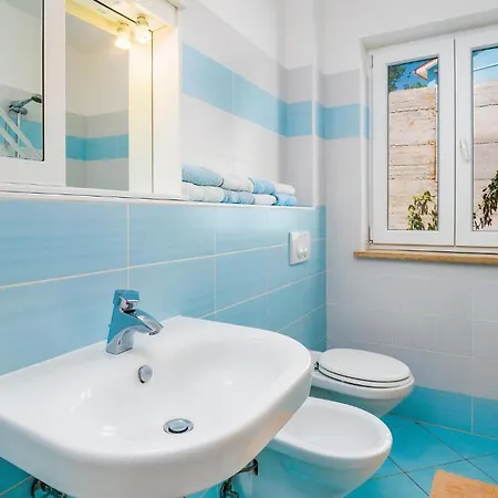 Cozy In Labin With Wifi Holiday home