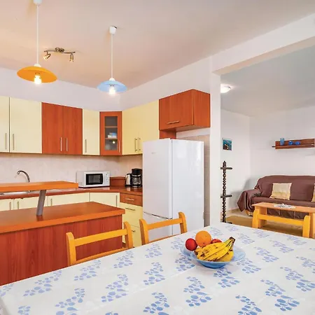 Cozy In Labin With Wifi Holiday home
