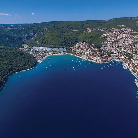 Cozy In Labin With Wifi Holiday home