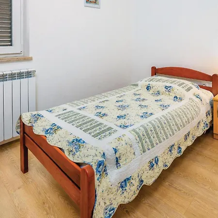 Cozy In Labin With Wifi Holiday home