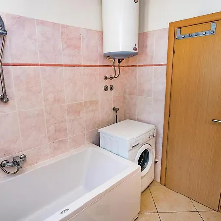 Cozy In Labin With Wifi Holiday home